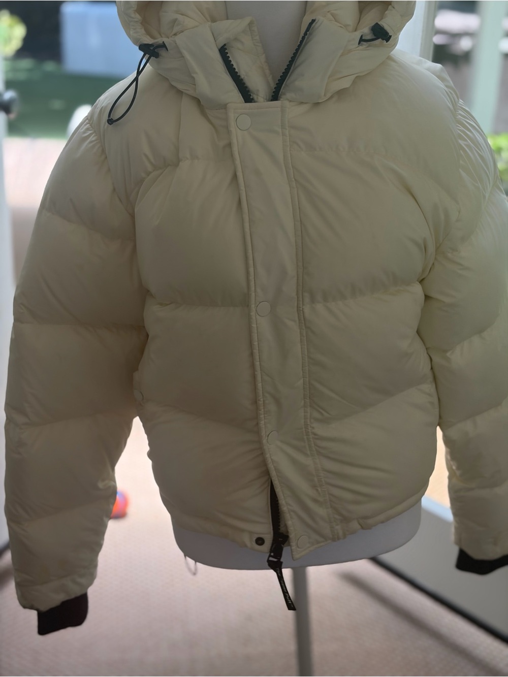 Aritzia TNA super puffer shorty jacket -med